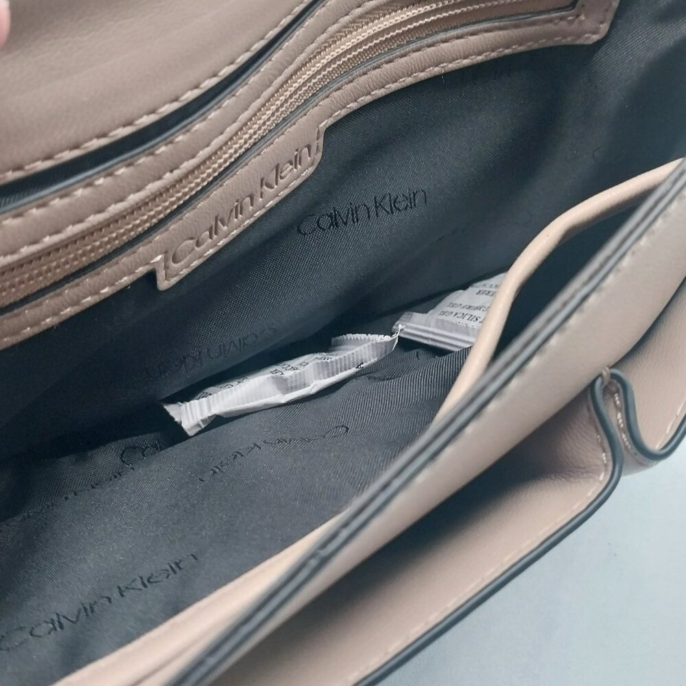 Calvin Klein Mica Flap Convertible Shoulder Bag - Silver Mink Puffy - Picture 7 of 8